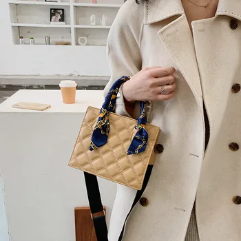 Модната линия бродерия Дамски малка чанта 2021 Нова модерна чанта на сто раменете с наклон, Въздушна малка квадратна чанта