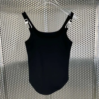 TWOTWINSTYLE Секси асиметрична жилетка за жени с кръгла яка и без ръкави обикновена тънки блузи Дамски дрехи, Корея, Нова мода