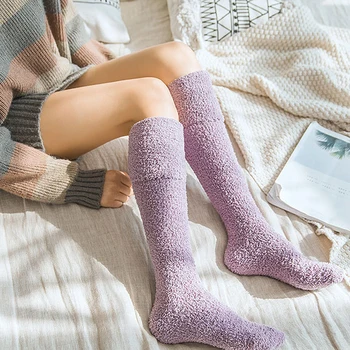 1 Чифт зимни женски дългите дебели чорапи от коралов отвътре с дълги тръби, Сладък женски момичета, Чорапи над коляното, и за дома на пола, Чорапи за сън